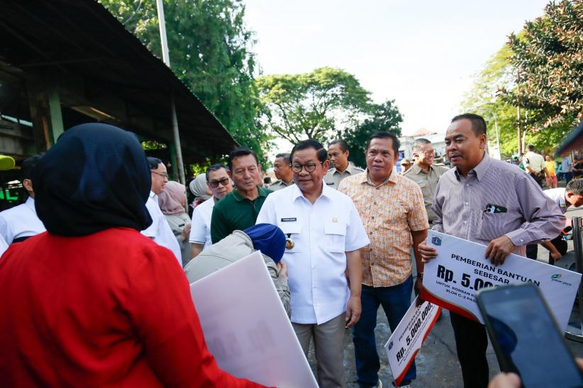 Pemprov DKI Berikan Santunan Rp5 Juta kepada Pedagang Pasar Induk Kramat Jati - Bagian 3