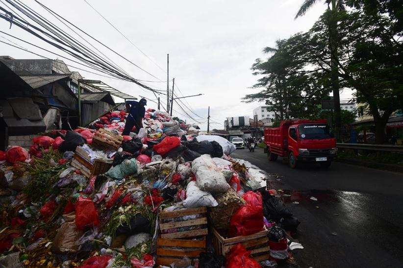 Bau Busuk! Ciputat Tangsel Dipenuhi Tumpukan Sampah - Bagian 2