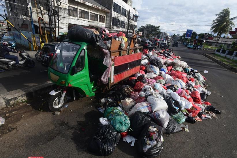 Bau Busuk! Ciputat Tangsel Dipenuhi Tumpukan Sampah - Bagian 5