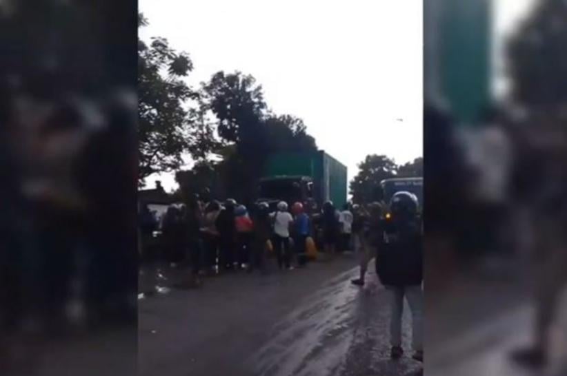 Kecelakaan Beruntun Truk Tronton Tabrak 4 Kendaraan di Lampu Merah Makassar, 1 Orang Tewas