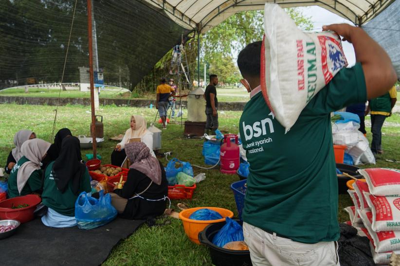 Posko Dapur Umum untuk Korban Bencana Aceh - Bagian 1