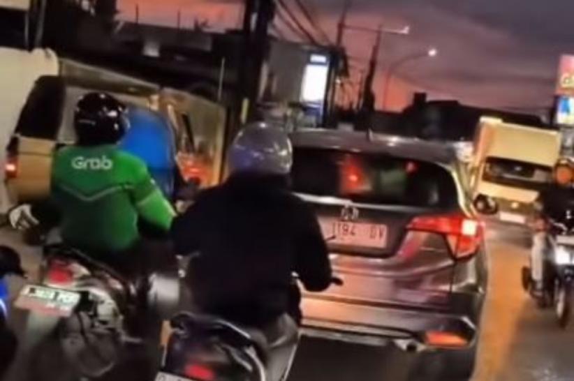 Viral Pengemudi Honda HRV Tabrak Lari di Ciwastra Bandung, Dikejar Warga sampai Masuk Tol