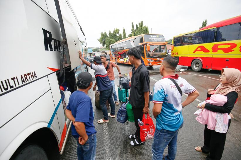 Suasana Terminal Kampung Rambutan Jelang Libur Nataru 2026 - Bagian 1