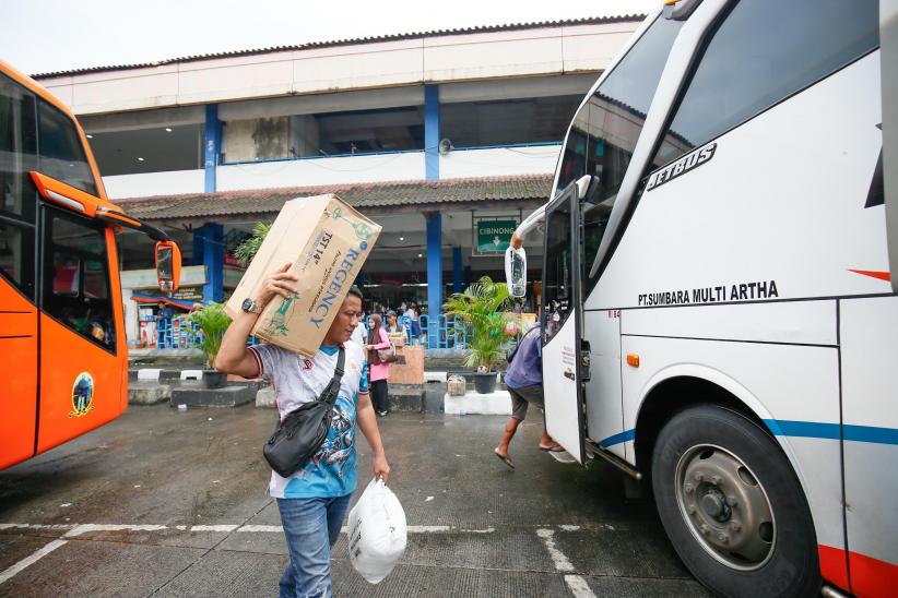 Suasana Terminal Kampung Rambutan Jelang Libur Nataru 2026 - Bagian 3