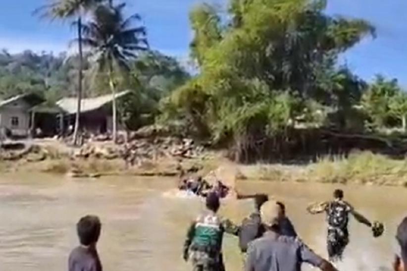 Rakit Terbalik, Wagub Aceh dan GM PLN Nyaris Tenggelam Terseret Arus Sungai