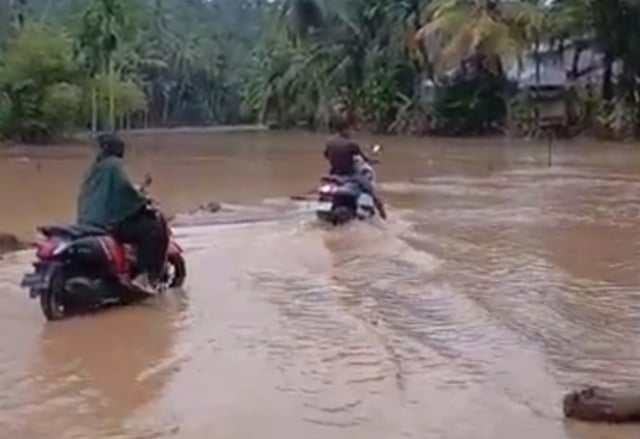 Banjir dan Longsor Susulan Terjang Padang Pariaman, Akses Jalan Pasie Laweh Terputus