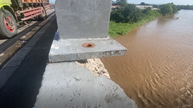 Baut Pengaman Jembatan Ploso Jombang Hilang, Warga Resah Kondisi Membahayakan