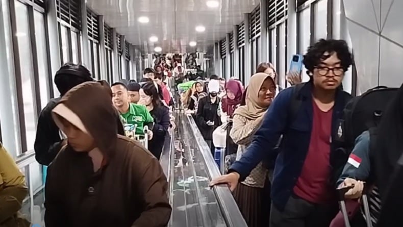 Lonjakan Penumpang, PT KAI Daop 2 Bandung Tambah 44.000 Tiket dan Kereta Api