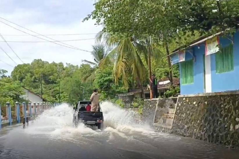 Banjir 1 Meter Rendam Jalan Pantai Selatan Gunungkidul, Jalur Wisata Ditutup Sementara