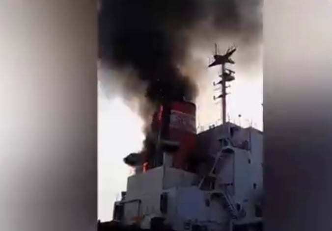 Kapal Kontainer Verizon Terbakar di Pelabuhan Tanjung Perak, 16 Damkar Diterjunkan