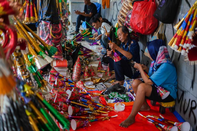 Lesu, Penjual Terompet Tahun Baru Sepi Pembeli - Bagian 2