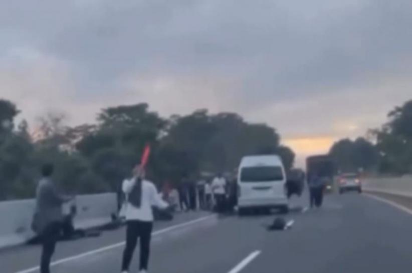 Kecelakaan Maut Minibus Tabrak Truk di Tol Semarang Solo, 1 Orang Tewas 13 Luka