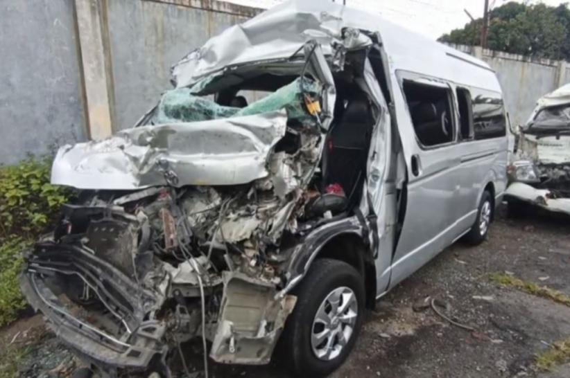 Terungkap! Minibus Tabrak Truk di Tol Semarang-Solo Bawa Rombongan Guru Hendak Melayat