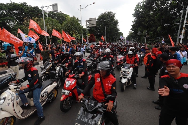 Ratusan Buruh Konvoi dari Bekasi, Tolak UMP Jabar dan DKI Jakarta - Bagian 1