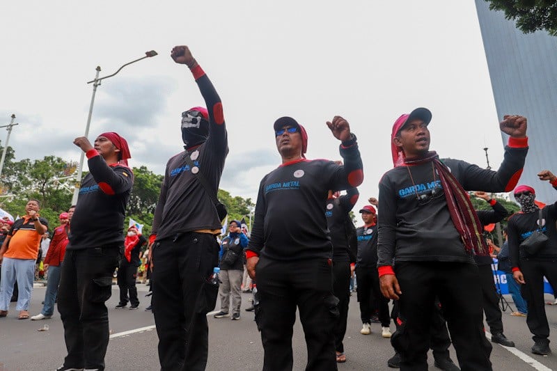 Ratusan Buruh Konvoi dari Bekasi, Tolak UMP Jabar dan DKI Jakarta - Bagian 4