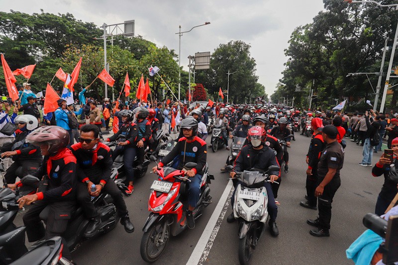 Ratusan Buruh Konvoi dari Bekasi, Tolak UMP Jabar dan DKI Jakarta - Bagian 2