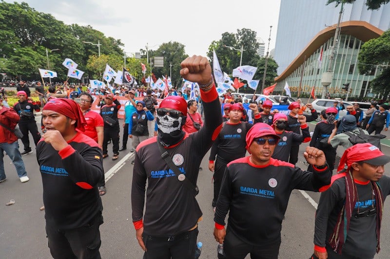 Ratusan Buruh Konvoi dari Bekasi, Tolak UMP Jabar dan DKI Jakarta - Bagian 3