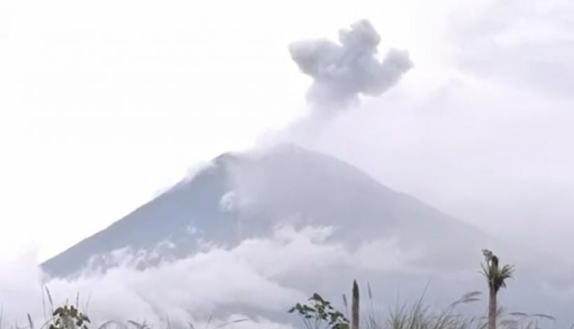 Gunung Semeru Erupsi Lagi Hari Ini, Awan Panas Meluncur 5.000 Meter ke Tenggara