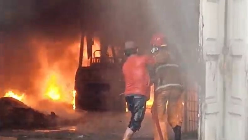 Gudang Pengolahan Getah Pinus di Deliserdang Terbakar Hebat, Sempat Terdengar Ledakan