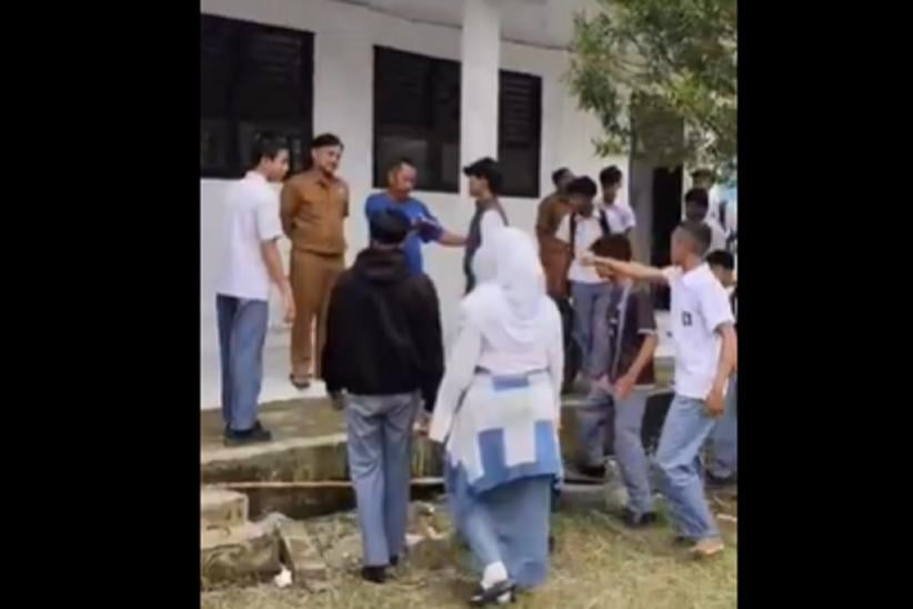 Kronologi Guru di Tanjab Timur Dikeroyok Siswa SMK, Berawal Teguran