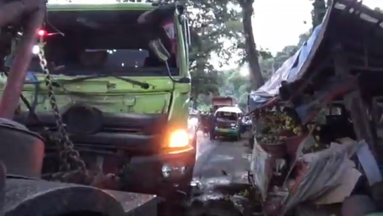 3 Kendaraan Kecelakaan Beruntun di Jalur Bandung–Cirebon, Sopir dan Kernet Truk Luka Parah