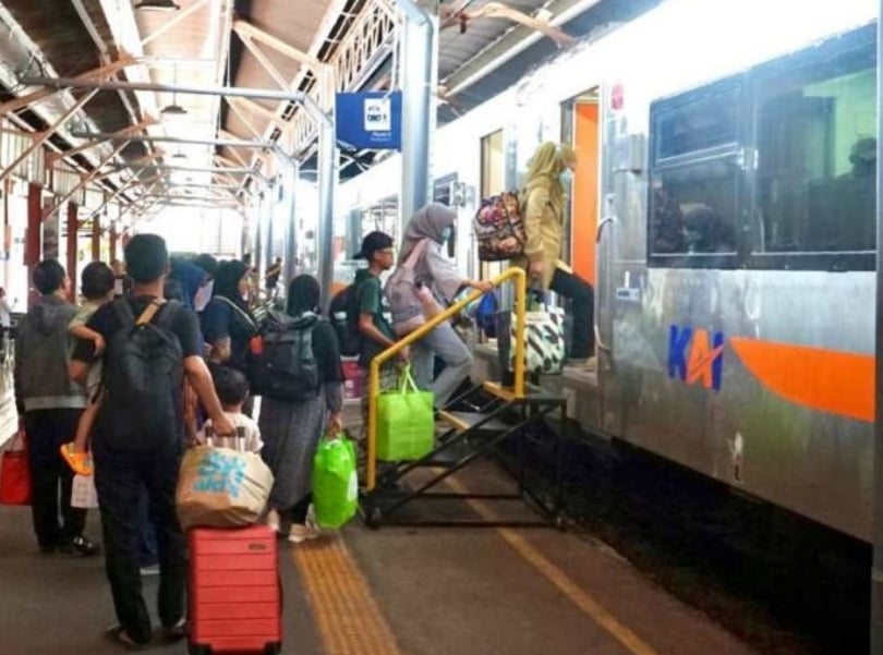 Banjir Rendam Jalur Kereta di Kendal, Perjalanan 8 KA Terganggu