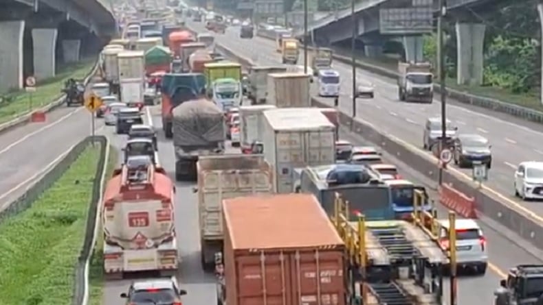 Libur Isra Mikraj, Tol Jakarta-Cikampek dan MBZ Macet Parah hingga 5 Km