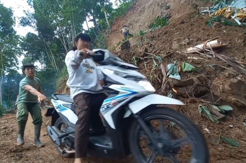 Tebing Setinggi 20 Meter Longsor di Sumowono Semarang, Akses 4 Dusun Terputus