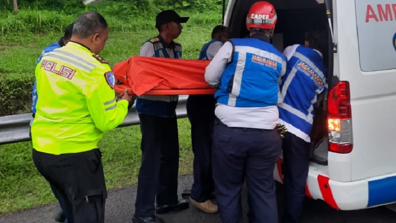 2 Truk Tabrakan di Tol Cipularang, Kernet Tewas Terjepit