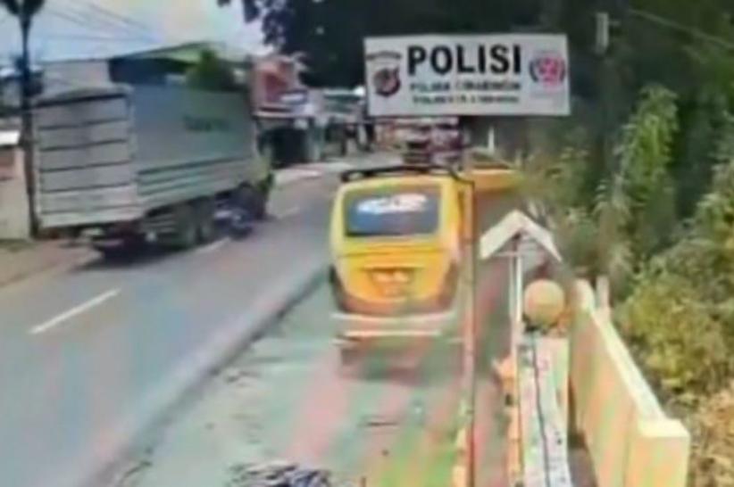 Kecelakaan Maut Elf Tabrak Motor di Jalur Cirebon-Bandung, Kakek dan 2 Cucu Tewas