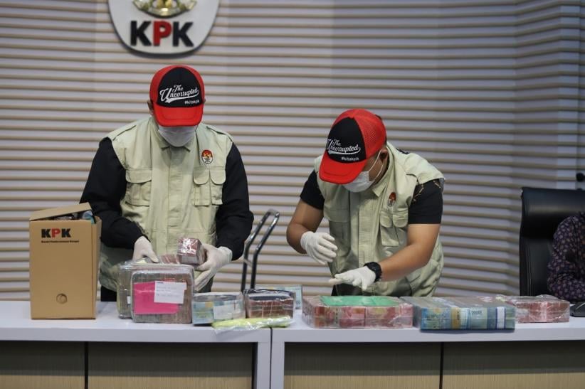 Penampakan Barbuk Uang Hasil OTT Bupati Pati dan Wali Kota Madiun - Bagian 3