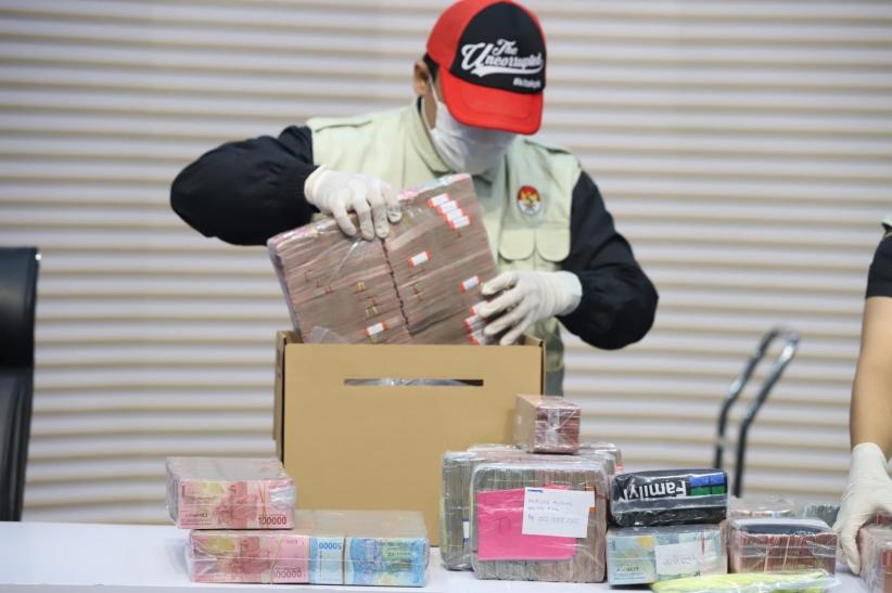 Penampakan Barbuk Uang Hasil OTT Bupati Pati dan Wali Kota Madiun - Bagian 4