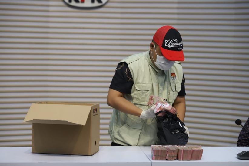 Penampakan Barbuk Uang Hasil OTT Bupati Pati dan Wali Kota Madiun - Bagian 5