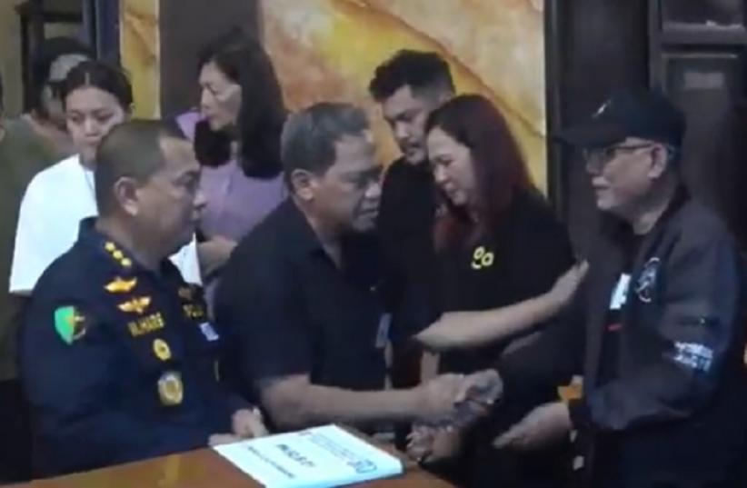 Isak Tangis Iringi Pemulangan Jenazah Florencia Pramugari Pesawat ATR ke Jakarta