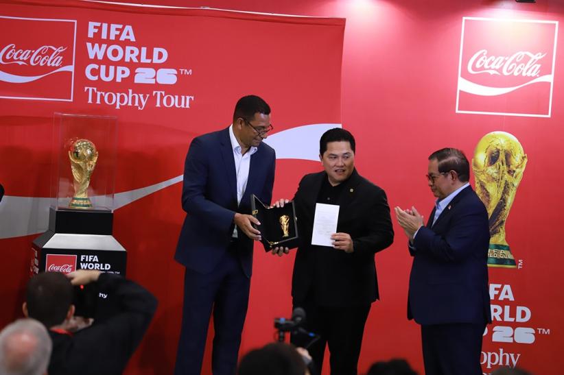 Penampakan Trofi Asli Piala Dunia Mampir ke Indonesia - Bagian 4