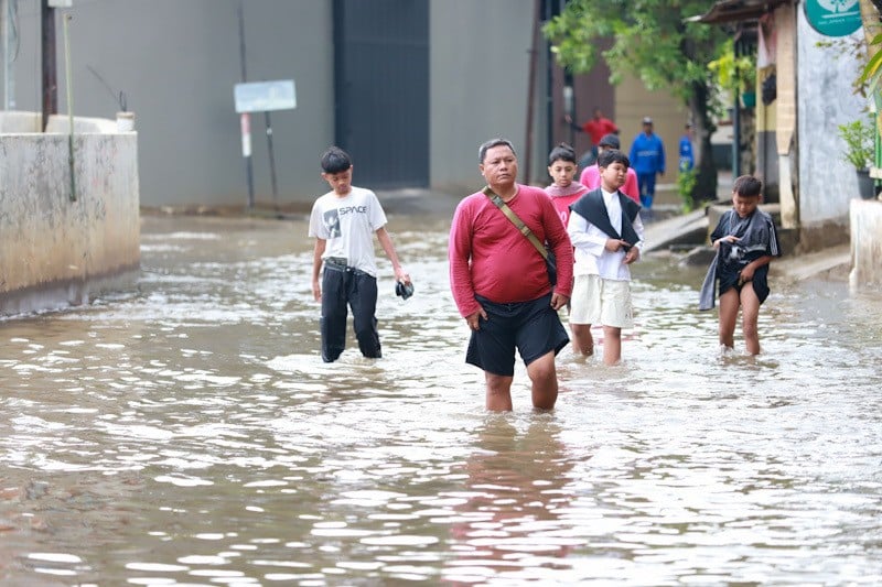 Air Kali Lebih Tinggi dari Permukiman Warga, Pondok Karya Terendam Banjir - Bagian 5