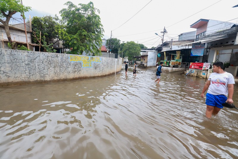 Air Kali Lebih Tinggi dari Permukiman Warga, Pondok Karya Terendam Banjir - Bagian 4