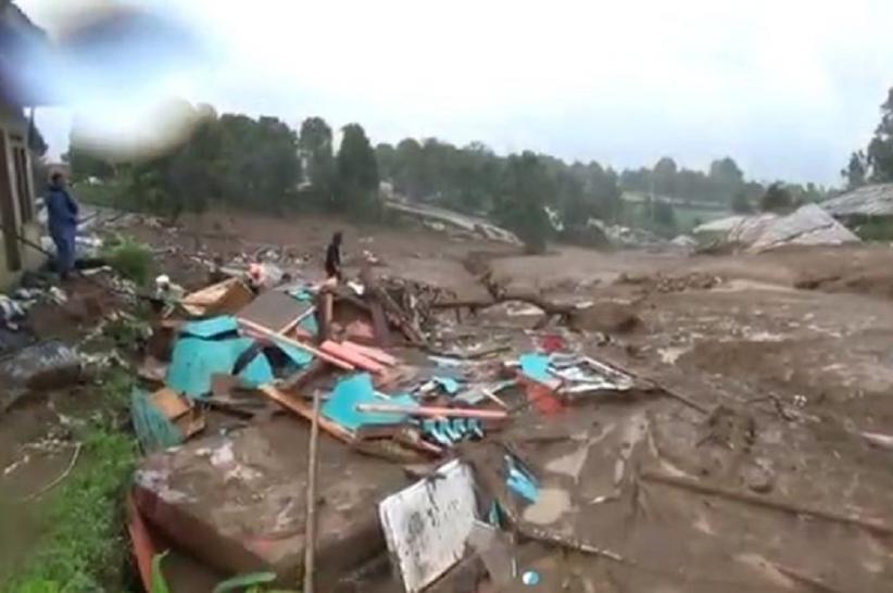 Longsor di Cisarua KBB: 1 Korban Tewas Ditemukan, Puluhan Orang Hilang