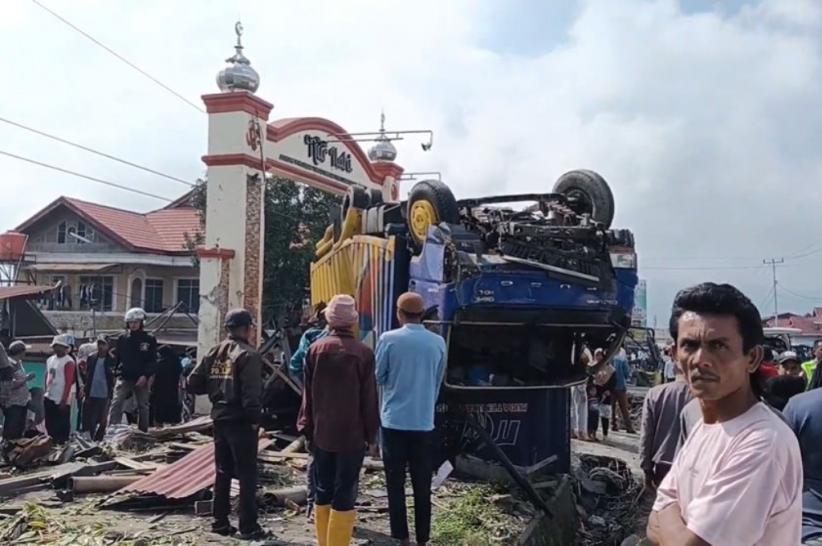 Kecelakaan Maut Truk Trailer Rem Blong di Jalur Padang Panjang-Bukittinggi, 5 Orang Tewas