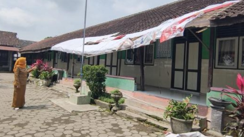 Sekolah Rusak Diterjang Angin Kencang, Siswa SDN di Boyolali Dipindahkan Sementara