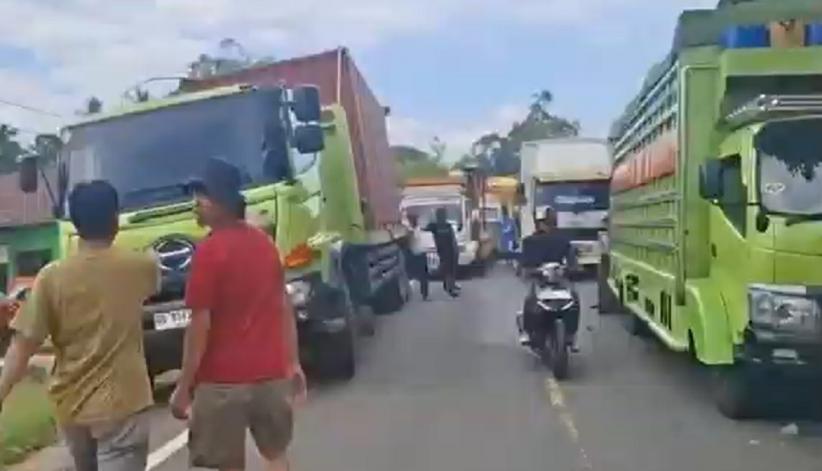 Jalur Trans Sulawesi di Luwu Lumpuh akibat Diblokade, Sopir dan Massa Nyaris Bentrok