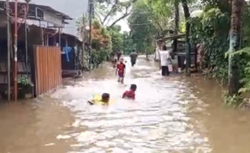 Banjir Bekasi Hari Ini Rendam Ratusan Rumah di Tambun, Warga Terpaksa Mengungsi