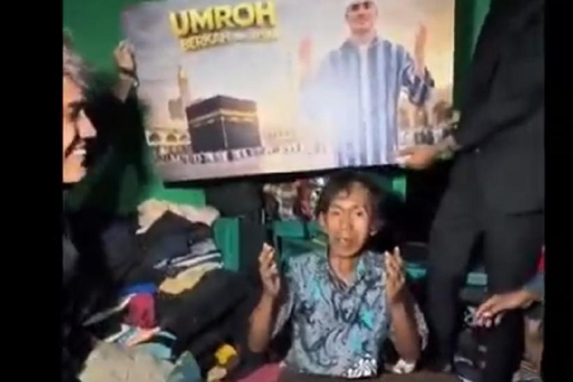 Sudrajat Naik Derajat! Penjual Es Gabus Viral Dapat Umrah, Omzet Terus Melejit!