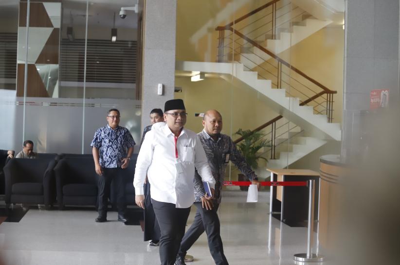 Gus Yaqut Diperiksa KPK sebagai Saksi Dugaan Korupsi Kuota Haji - Bagian 4