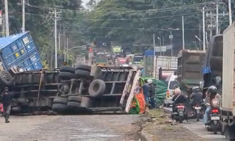 Kecelakaan Beruntun 3 Truk Kontainer di Alas Roban Batang, Jalur Pantura Lumpuh