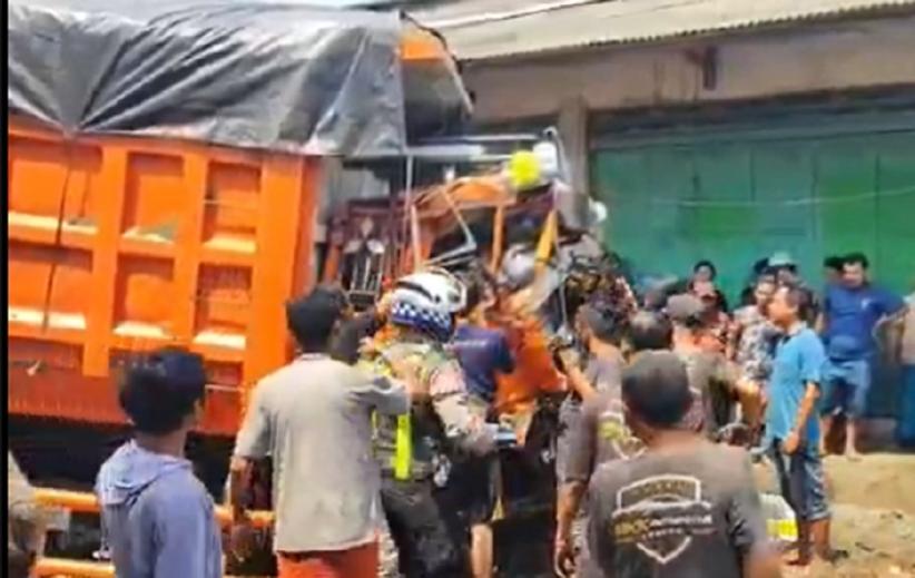 Kecelakaan Beruntun Dump Truk Rem Blong di Pasuruan, 1 Sopir Tewas Terjepit