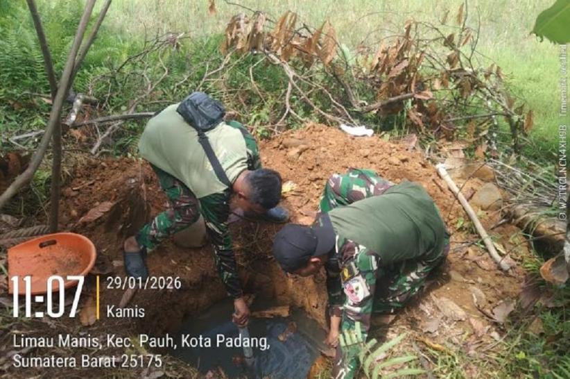 TNI Bersama Warga Gotong Royong Bangun Sumur Bor di Sumbar, 16 Titik Sudah Rampung