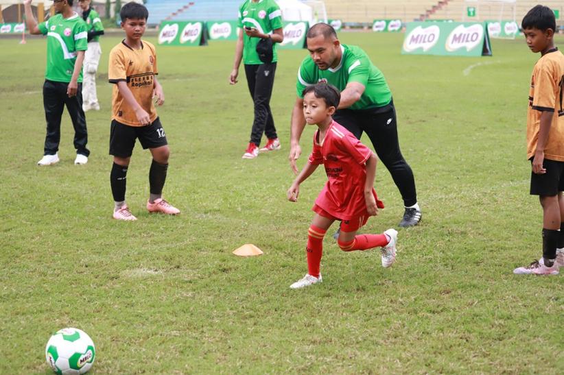 Mantan Pemain Timnas Indonesia Latih Bibit Atlet Sepak Bola - Bagian 1