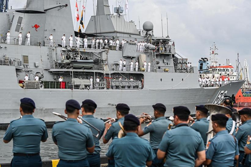 Kapal Perang Australia Bersandar di Pelabuhan Tanjung Priok Jakarta - Bagian 2
