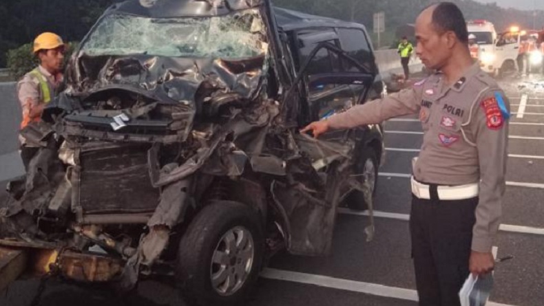 Suzuki APV Kecelakaan di Tol Cipali, 3 Orang Tewas 2 Luka Parah